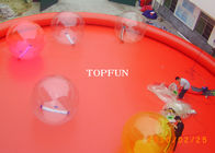 Grandes piscinas infláveis com bolas da água, associações infláveis vermelhas para adultos