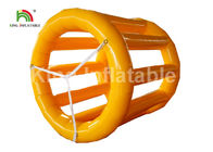 O rolo inflável da água do diâmetro do amarelo hermético 3m do PVC/personalizou o brinquedo para o parque da água