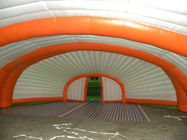 Grande barraca inflável branca e alaranjada do evento do PVC para para fora o uso da porta
