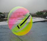 Caminhada inflável engraçada na bola da água