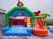 O campo de jogos caçoa o castelo de salto inflável com corrediça, anúncio publicitário ou agregado familiar