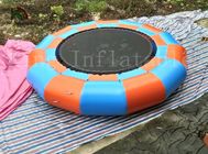 Leão-de-chácara de salto da água do brinquedo da água inflável do sopro do trampolim para crianças e adultos