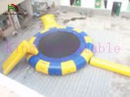 Leão-de-chácara de salto da água do brinquedo da água inflável do sopro do trampolim para crianças e adultos