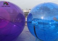 Caminhada inflável colorida durável no PVC impermeável do diâmetro 1.0mm da bola 2m da água para o arrendamento