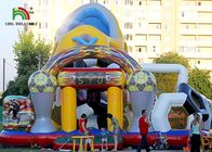 Campo de jogos combinado do futebol inflável colorido do parque de diversões com placar do diodo emissor de luz