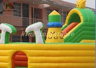 Campo combinado inflável do divertimento de Multiplay do campo de jogos da cor brilhante para crianças
