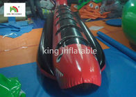 Barcos de banana infláveis do tubarão vermelho com o punho 6 para o anúncio publicitário adulto