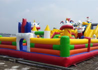 O jogo popular caçoa o parque de diversões inflável gigante/a cidade inflável divertimento dos caráteres