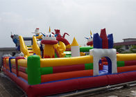 O jogo popular caçoa o parque de diversões inflável gigante/a cidade inflável divertimento dos caráteres
