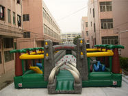 Campo de jogos infláveis atrativos da aventura do parque de diversões para o anúncio publicitário