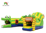 Jogos infláveis infláveis dos esportes do curso de obstáculo do crocodilo 6.5x5.5m verde exterior
