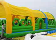 Molhe a prova e o fogo - parque de diversões inflável retardador com o telhado no verde