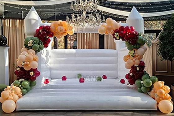 Castelo de casamento inflável branco 13 pés x 11,5 pés x 10 pés festa ao ar livre castelos infláveis ​​para adultos