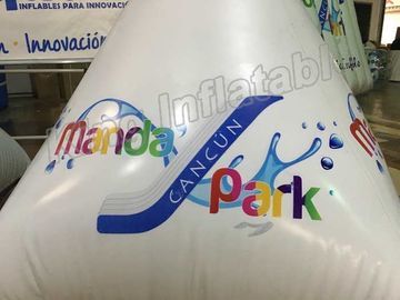 Brinquedos de flutuação infláveis herméticos do PVC da água das boias do triângulo com a bomba de ar aprovada do CE