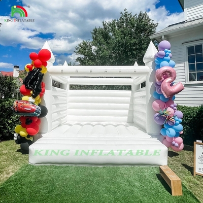 Casa de salto inflável para casamento