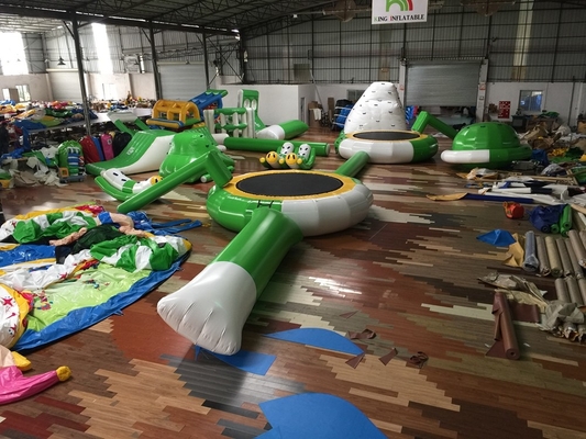 Parque aquático flutuante inflável Jogos aquáticos infláveis Parque aquático Equipamento de diversão para eventos