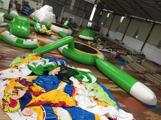 Parque aquático flutuante inflável Jogos aquáticos infláveis Parque aquático Equipamento de diversão para eventos