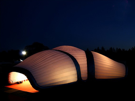 Tenda de acampamento inflável ao ar livre com faixa de luz LED