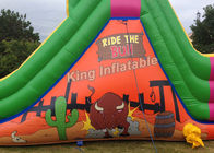 A cor brilhante do tema de Bull inflável seca corrediças com 25 pés de comprimento para a criança e o adulto