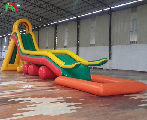 Campo inflável de obstáculos Campo desportivo de água inflável com piscina