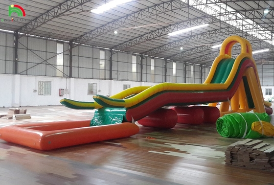 Campo inflável de obstáculos Campo desportivo de água inflável com piscina