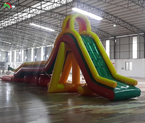 Campo inflável de obstáculos Campo desportivo de água inflável com piscina