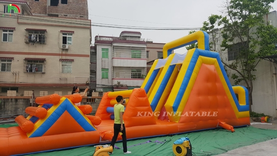 Desporto personalizado Jogos de Carnaval infláveis Desafio de corrida de obstáculos infláveis com pista dupla de escalada e escorrega