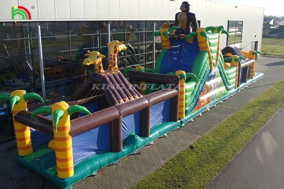 Grande campo de obstáculos inflável ao ar livre com escorrega e vedação salto de salto jogo esportivo com trampolim e escorrega