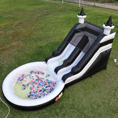 Slide de água inflável Slide de água branco e preto Slide infantil com piscina de água maior