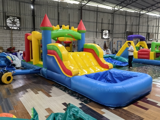 Jogo de festa de gramado no quintal ao ar livre húmido seco inflável casa de salto combo campo de obstáculos com slide pool pit