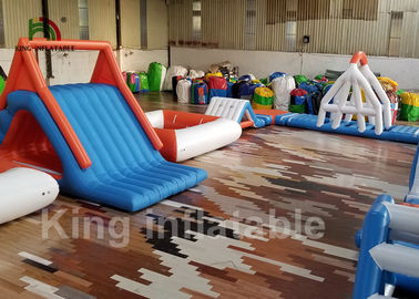 Waterproof o parque inflável da água/campo de jogos aquático do parque com o trampolim para o aluguel