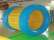 Brinquedo de passeio azul/do amarelo água inflável da bola do PVC da água do rolamento para o parque da água