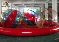 Caminhada inflável da Multi-Cor na bola da água, jogos engraçados da associação de água do verão das crianças