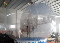 a propaganda inflável de um tamanho humano de 4 m aumenta rapidamente/o globo neve da explosão