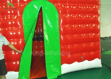 Casa inflável vermelha do Natal para a decoração do festival uma garantia do ano