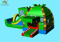 Crocodilo verde de salto inflável interno do castelo do curso de obstáculo do parque, floresta do coco - mistura temático