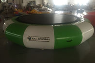 O trampolim inflável comercial feito sob encomenda da água brinca a cama de salto de flutuação