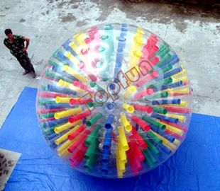 Bola inflável Shinning de Zorb do corpo colorido do PVC personalizada com os anéis-D para a mostra
