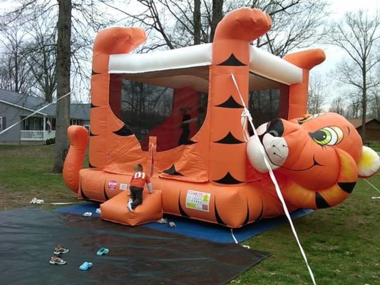 O PVC revestiu desenhos animados Tiger Inflatable Bouncer Castle Blow acima do castelo de salto