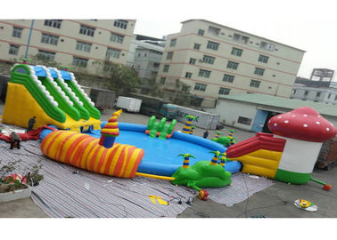 Parques infláveis da água do grande negócio
