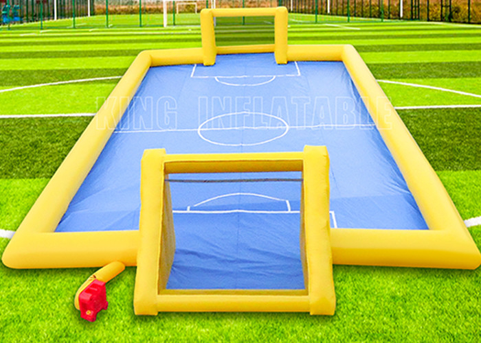 Campo de futebol ao ar livre inflável jogos esportivos 0,55 mm PVC à prova d'água campo de futebol inflável para crianças