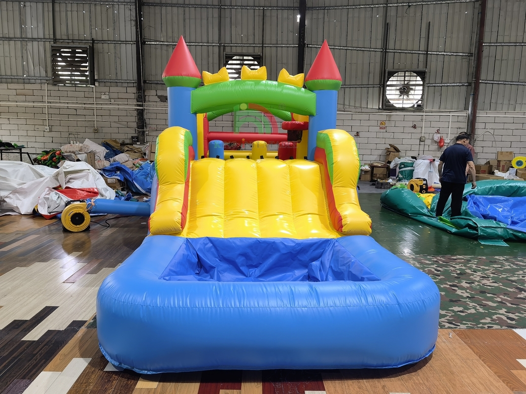 Jogo de festa de gramado no quintal ao ar livre húmido seco inflável casa de salto combo campo de obstáculos com slide pool pit